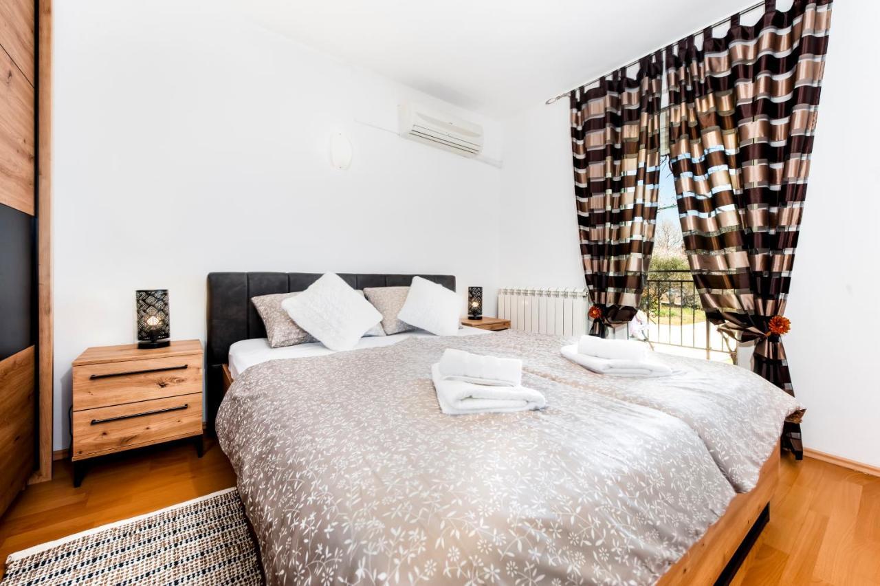 Lea'S Apartment Ровинь Экстерьер фото